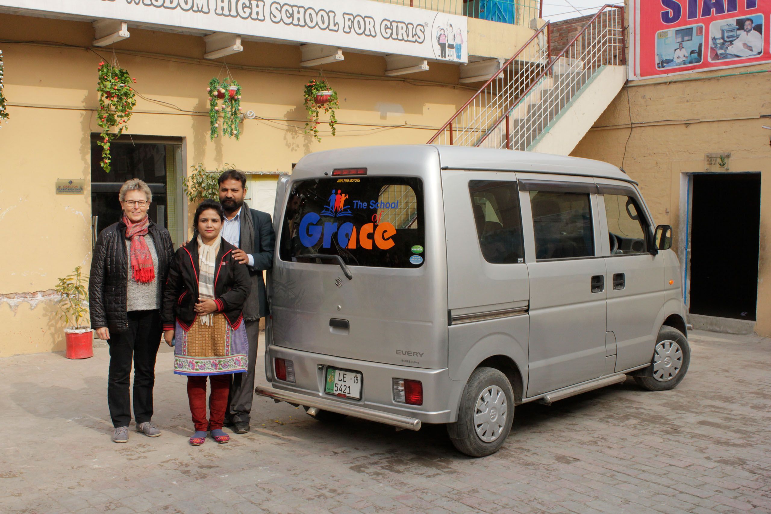 Bus in front of  School of Grace - Himmelsperlen International, Pakistan